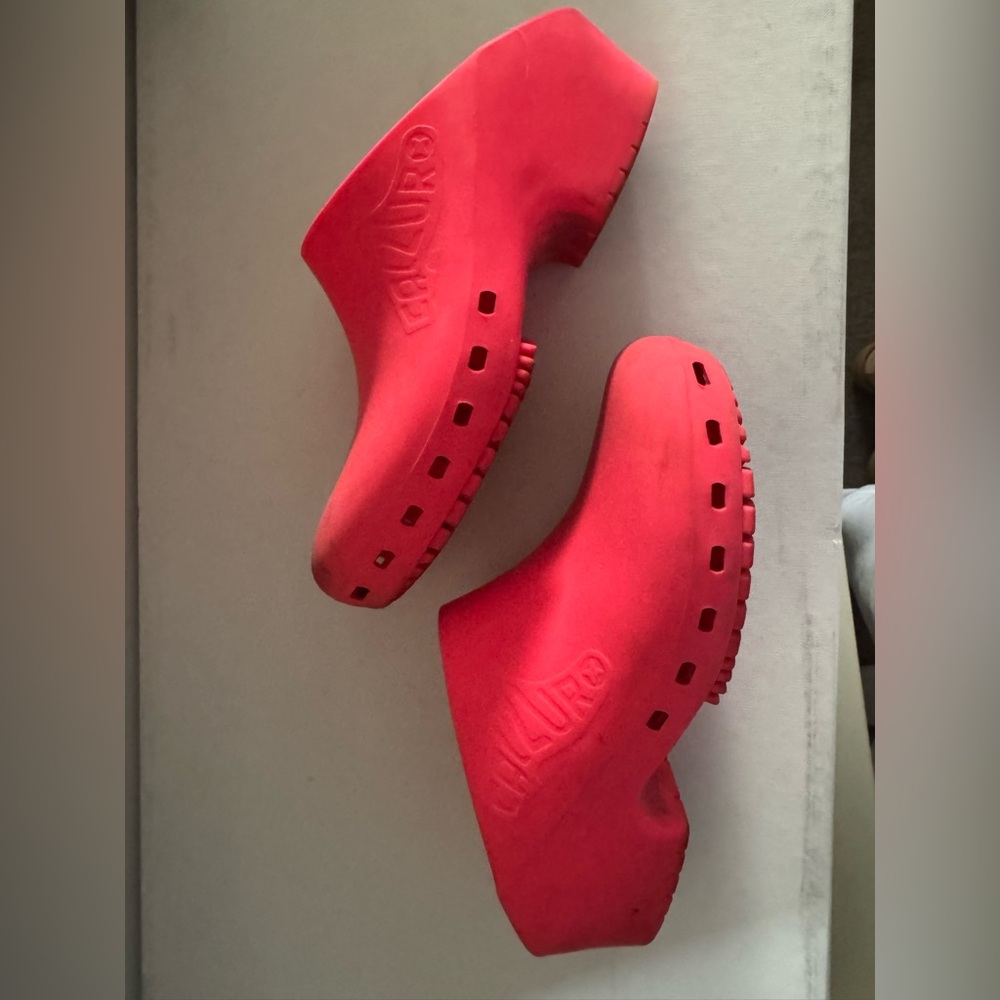 Calzuro Hot Pink Healthcare Clogs
